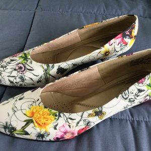 Soft Style low pumps
